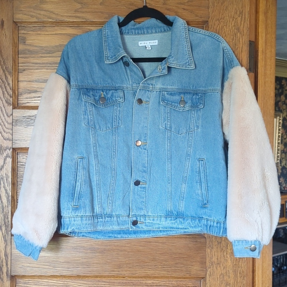 Miou Muse Denim Faux Fur Sleeved Button Up Jean Jacket Size Women's S